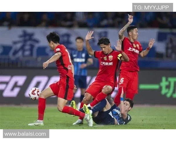 上海海港全力出击鏖战强敌争夺榜首荣耀巅峰对决即将上演