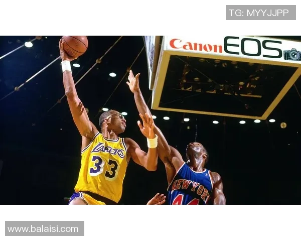 比尔·拉塞尔传奇生涯回顾与篮球精神的永恒传承